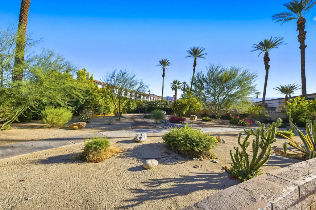 44695 Monaco Circle, Palm Desert, California 92260 home-pic-38